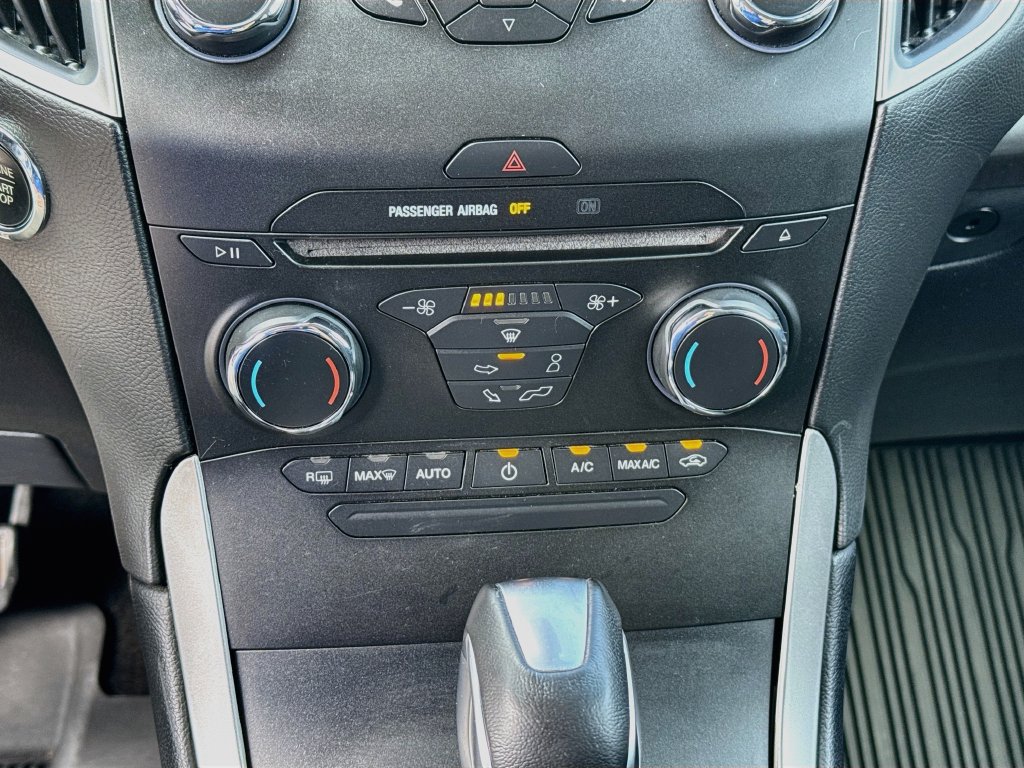Certified 2018 Ford Edge SEL w/ Ford Safe & Smart Package FWD image 15