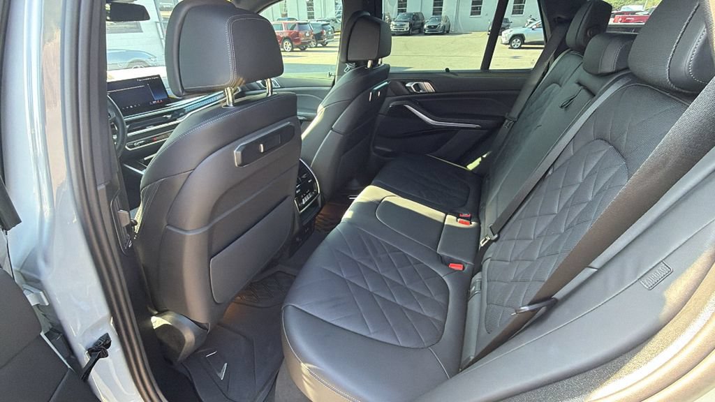 Used 2025 BMW X5 xDrive40i w/ M Sport Package AWD/4WD image 24