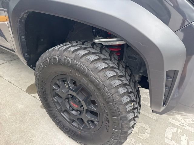 Used 2025 Toyota Tacoma SR5 AWD/4WD image 5