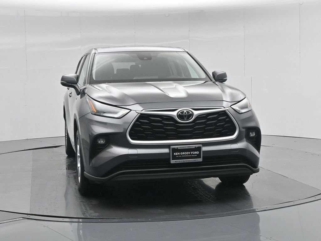Used 2024 Toyota Highlander LE image 6