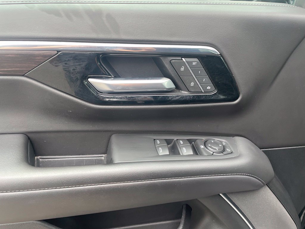 Used 2025 Chevrolet Tahoe LT RWD image 11