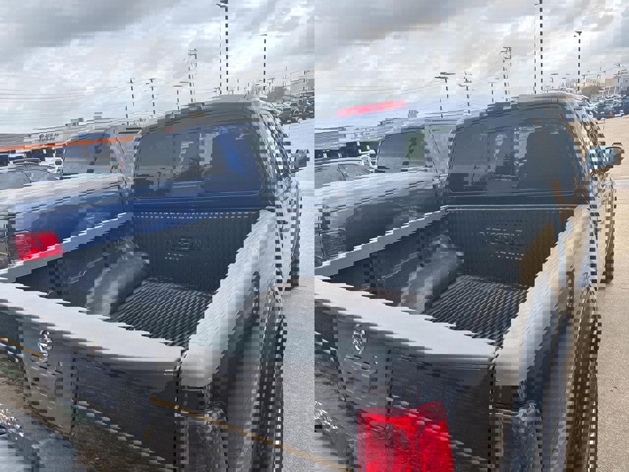 Used 2019 Nissan Frontier SV image 4