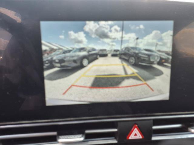 Used 2025 Hyundai Elantra SEL FWD image 15