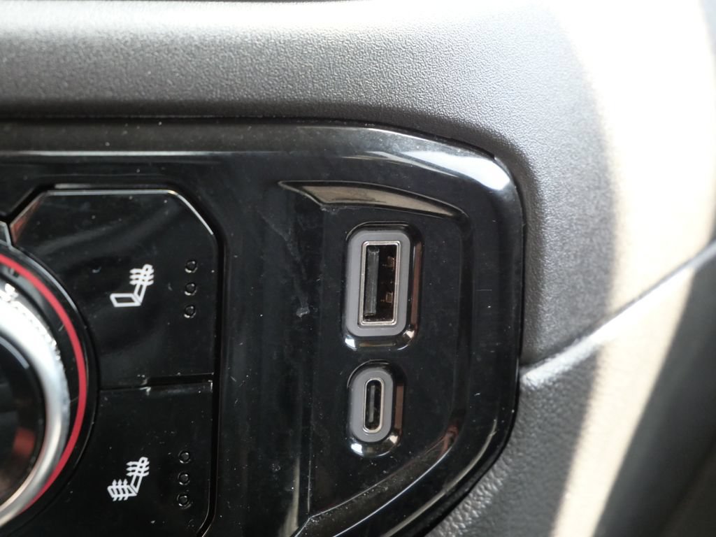 Used 2025 GMC Sierra 1500 SLT AWD/4WD image 34