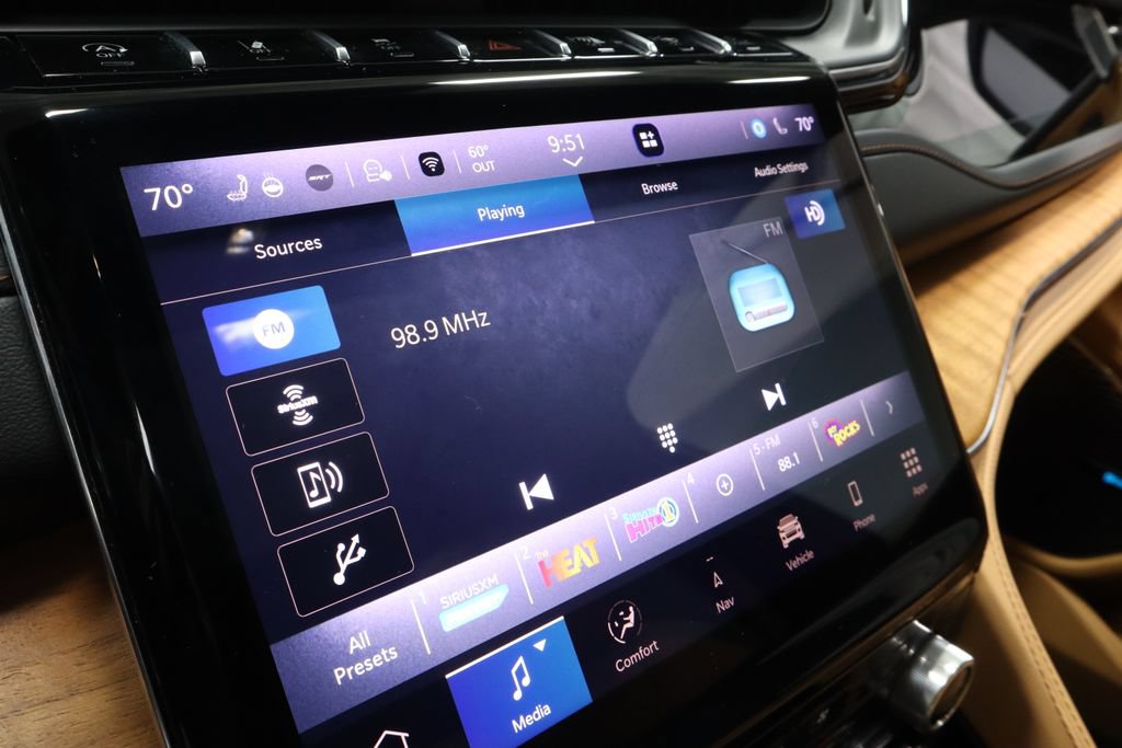 Used 2025 Jeep Grand Cherokee Summit AWD/4WD image 2