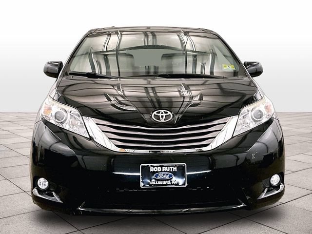 Used 2017 Toyota Sienna XLE Premium AWD/4WD image 3