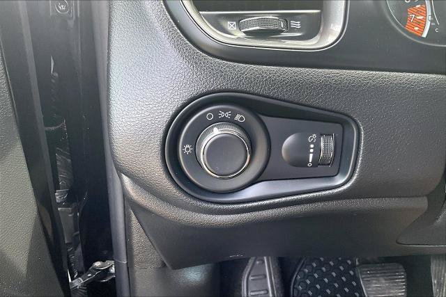 Used 2023 Jeep Renegade Latitude AWD/4WD image 31