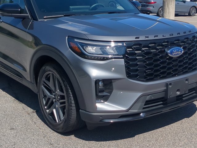 Certified 2025 Ford Explorer ST AWD/4WD image 10