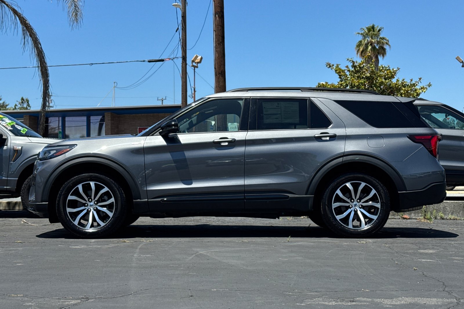 Certified 2025 Ford Explorer ST-Line AWD/4WD image 32