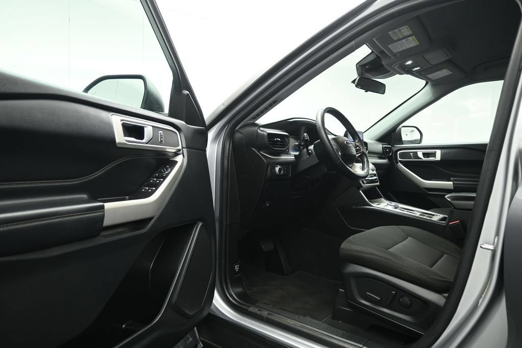 Certified 2022 Ford Explorer XLT RWD image 7
