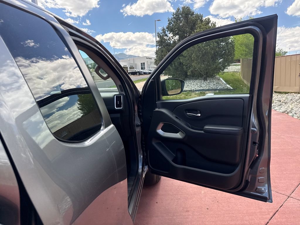 Used 2025 Nissan Frontier SV AWD/4WD image 23