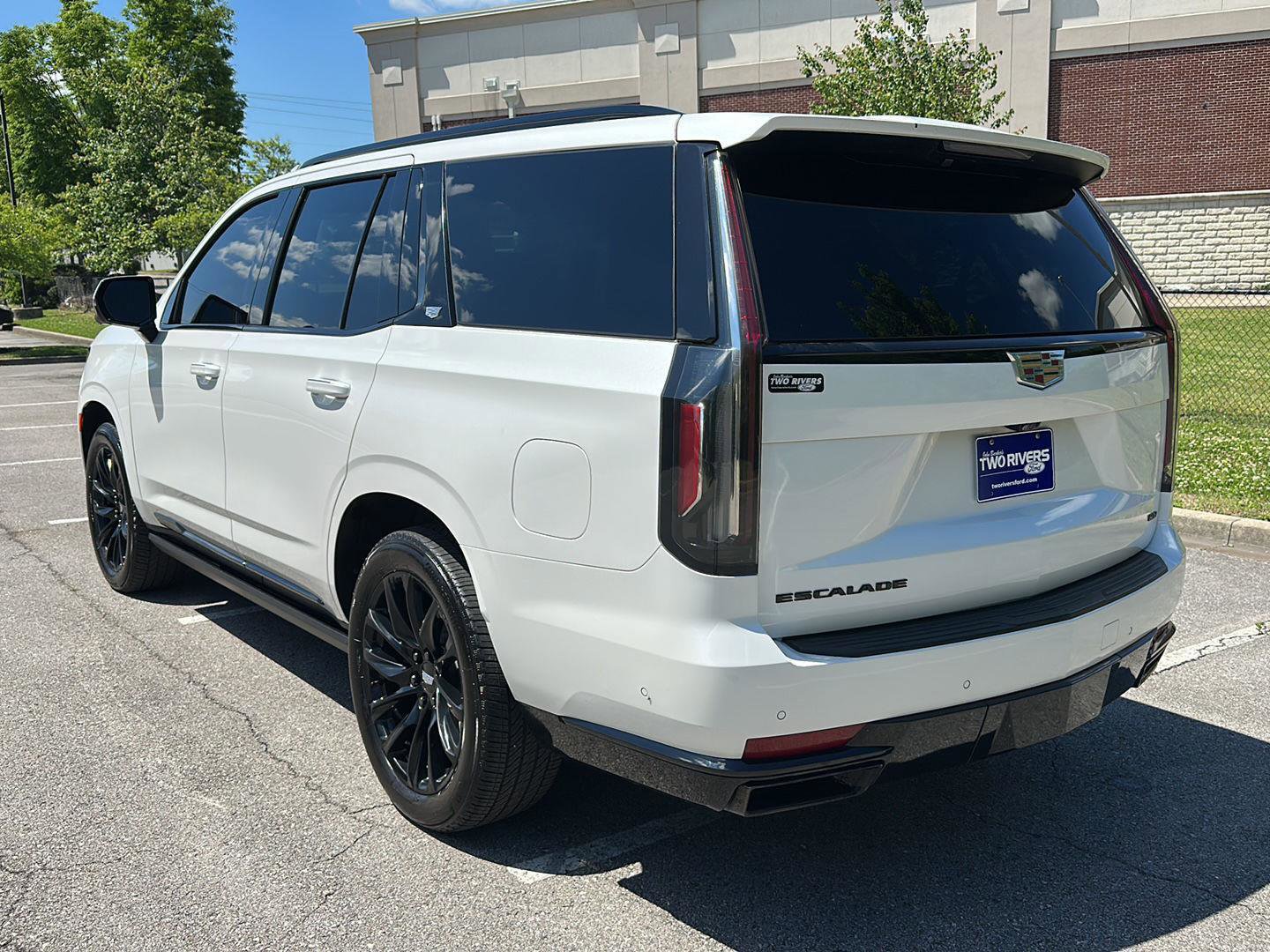 Used 2021 Cadillac Escalade Sport Platinum w/ LPO, ONYX Package AWD/4WD image 3