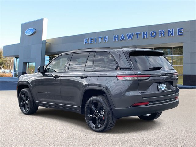 Used 2023 Jeep Grand Cherokee Altitude image 2