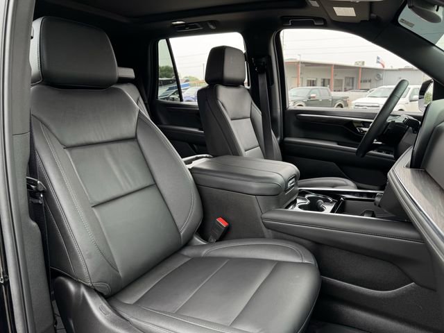 Used 2025 Chevrolet Tahoe Z71 w/ Comfort Package image 30