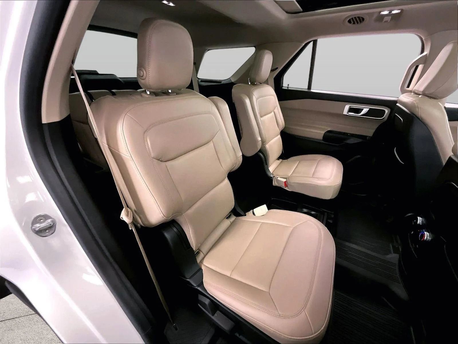 Certified 2020 Ford Explorer XLT w/ Equipment Group 202A image 26