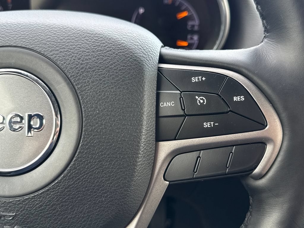 Used 2020 Jeep Grand Cherokee Altitude RWD image 16