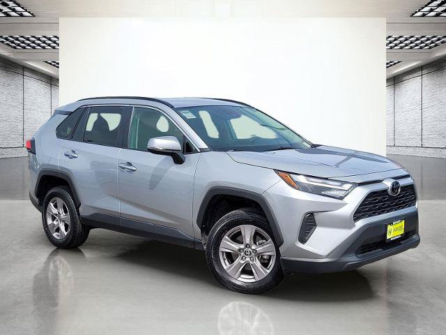 Used 2025 Toyota RAV4 XLE FWD image 2