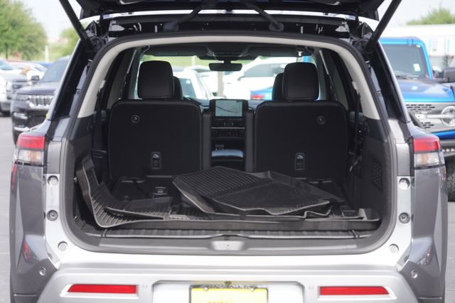 Used 2024 Nissan Pathfinder Platinum FWD image 32