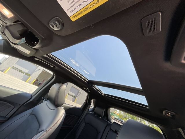 Certified 2024 Ford Edge ST-Line w/ Class II Trailer Tow Package AWD/4WD image 22