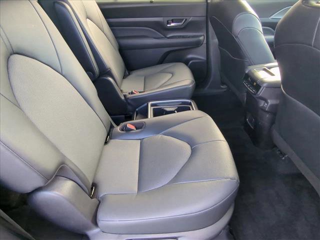 Used 2025 Toyota Grand Highlander XLE image 18