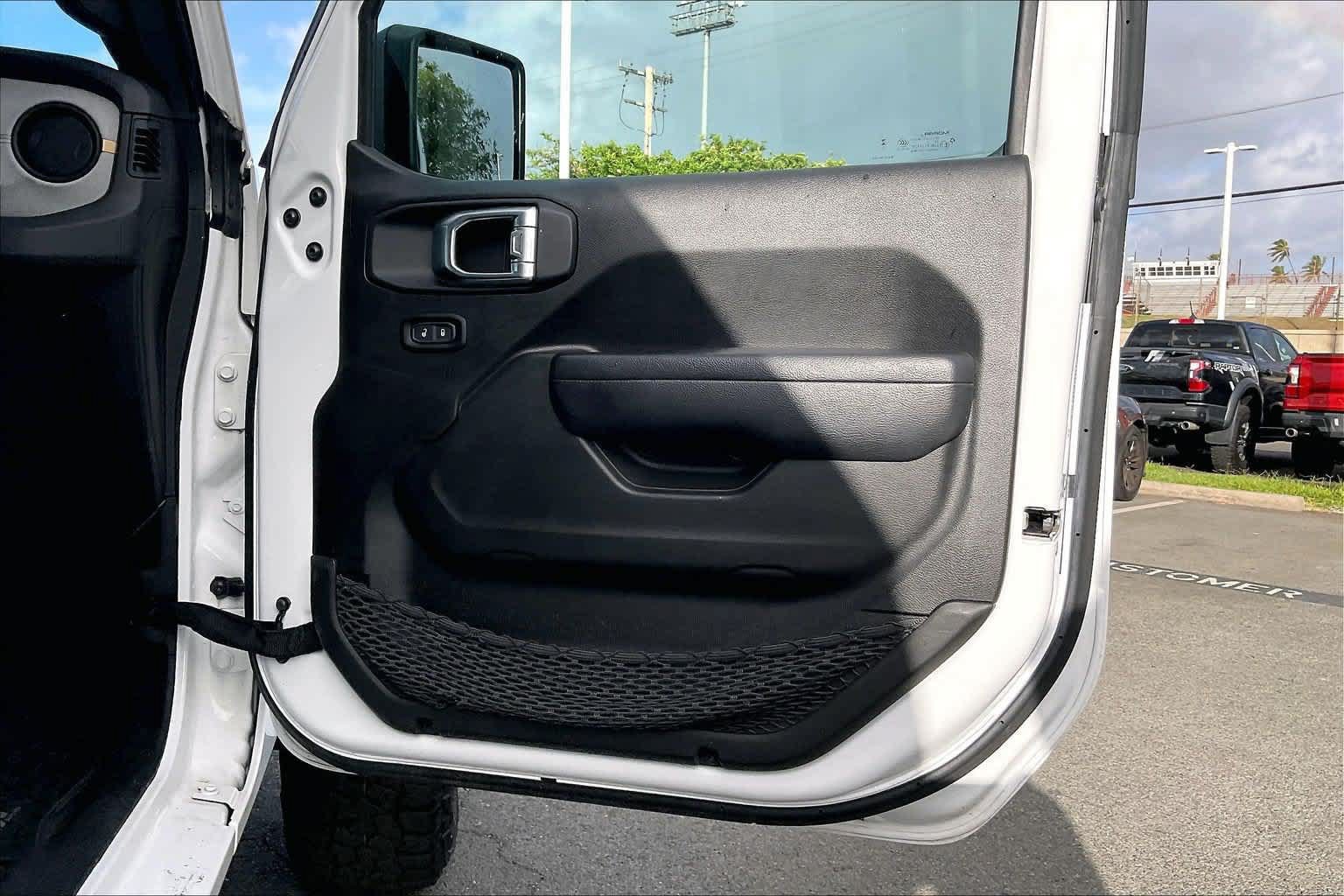 Used 2024 Jeep Wrangler Unlimited w/ Dual Top Group AWD/4WD image 28
