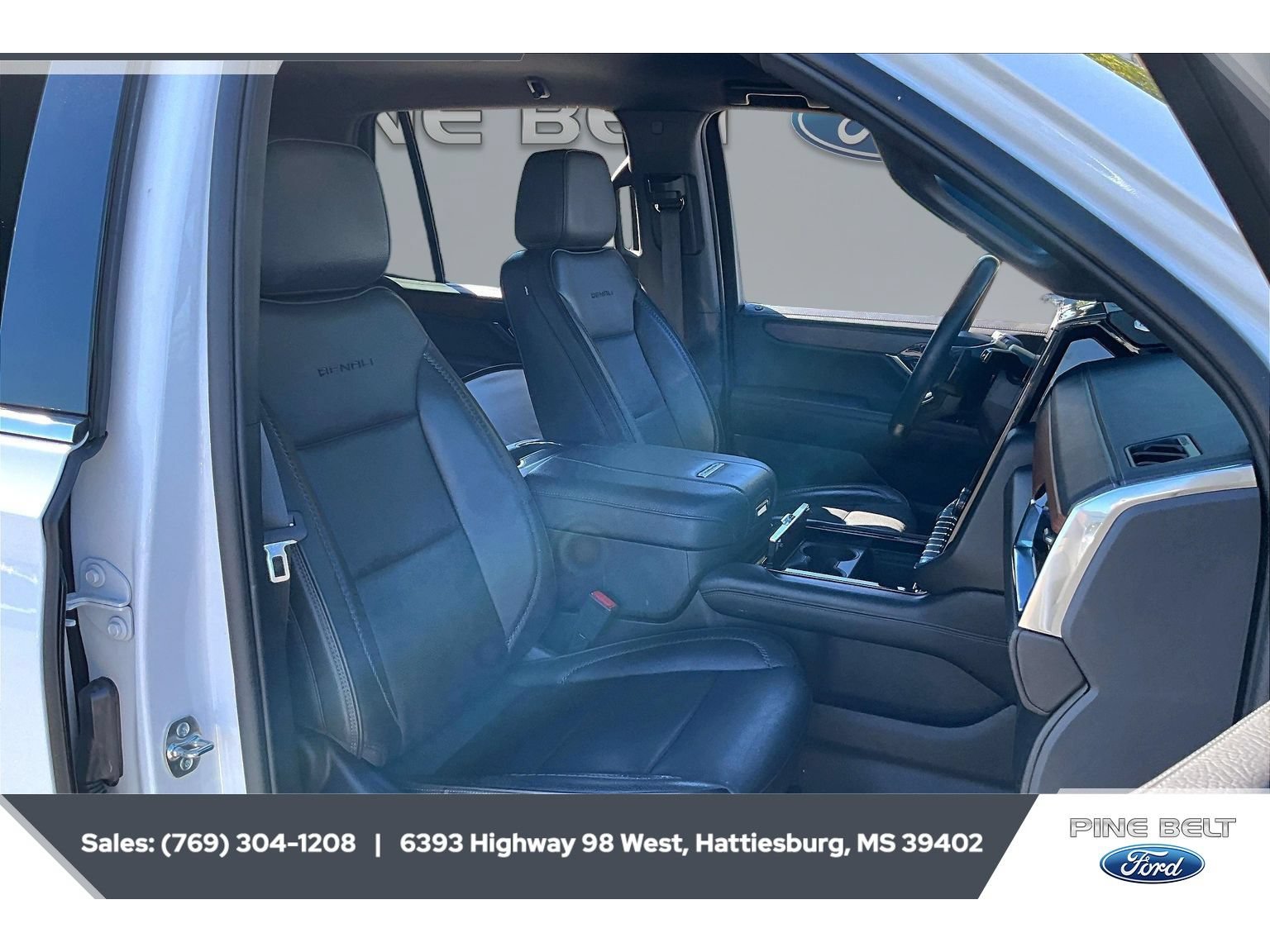 Used 2025 GMC Yukon Denali AWD/4WD image 6