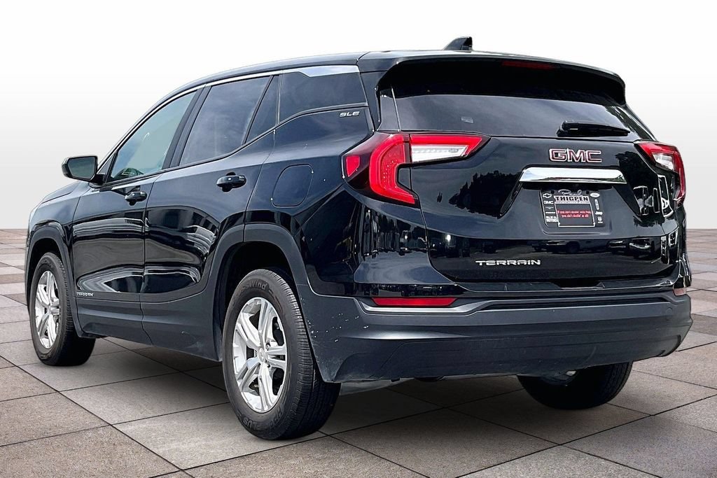 Used 2024 GMC Terrain SLE FWD image 2