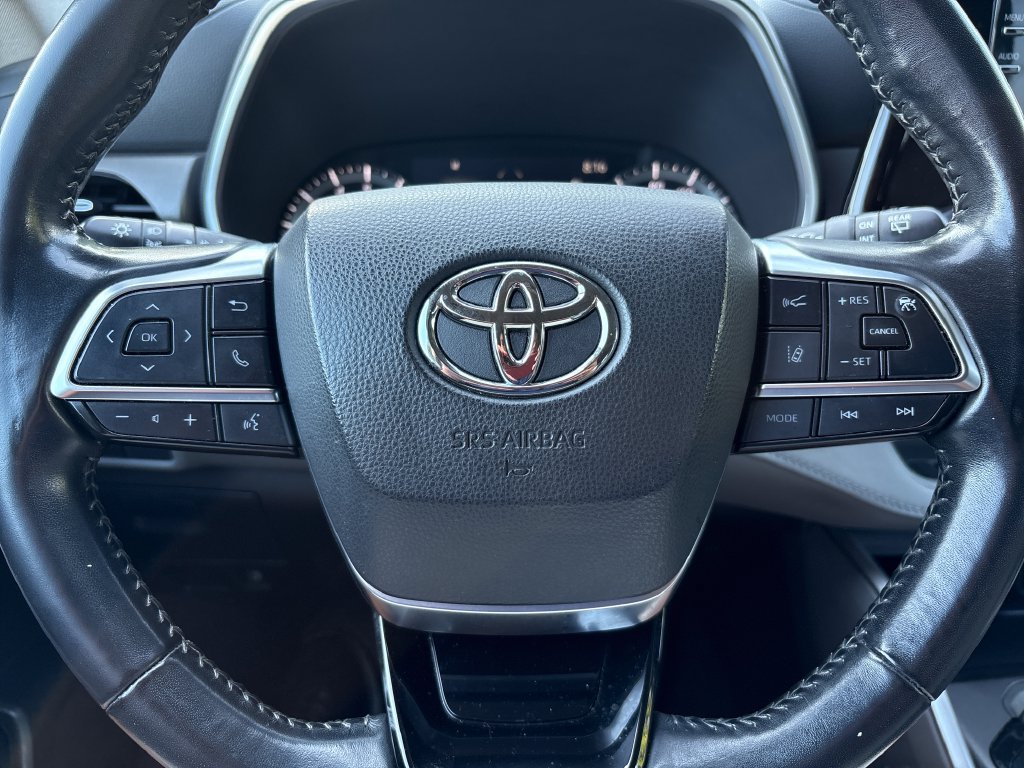 Used 2021 Toyota Highlander XLE AWD/4WD image 4
