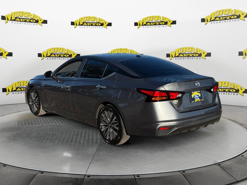Used 2024 Nissan Altima 2.5 SV image 3