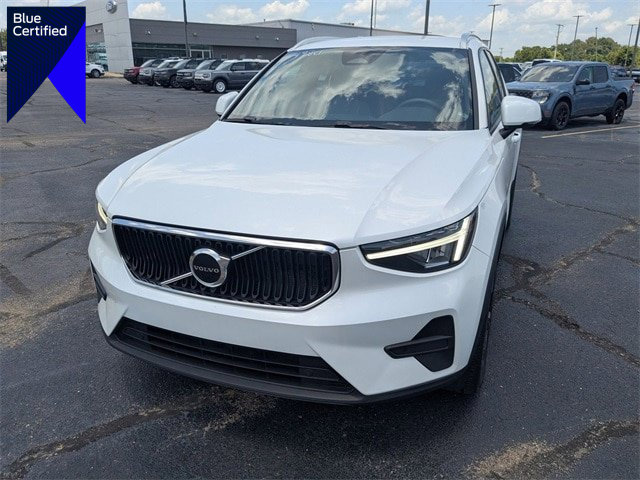 Used 2023 Volvo XC40 B5 Core