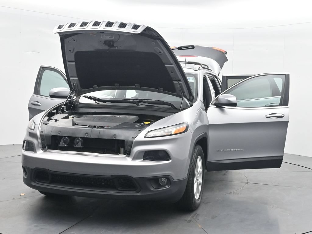 Used 2017 Jeep Cherokee Latitude w/ Trailer Tow Group AWD/4WD image 43