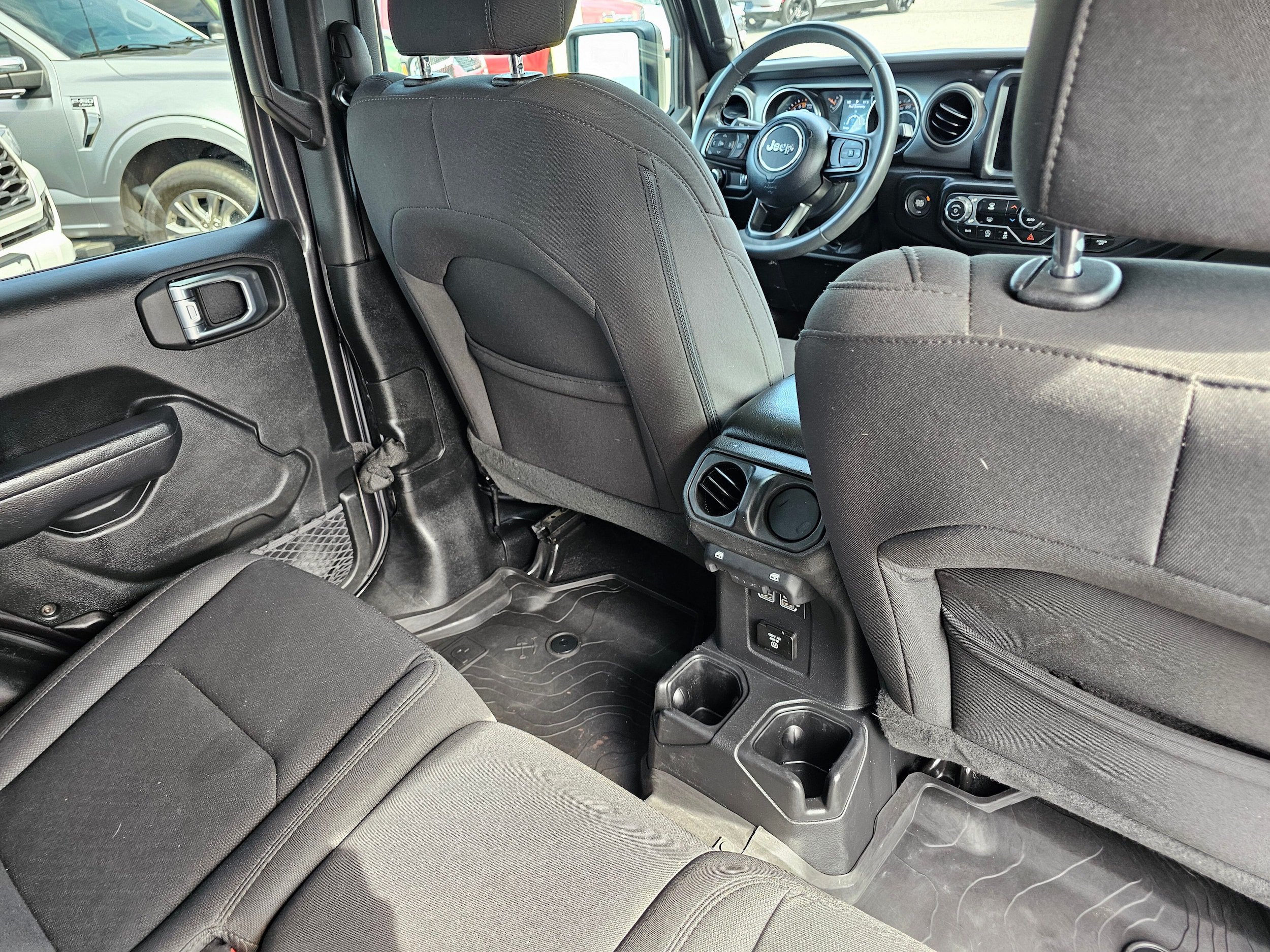 Used 2023 Jeep Gladiator Sport AWD/4WD image 16