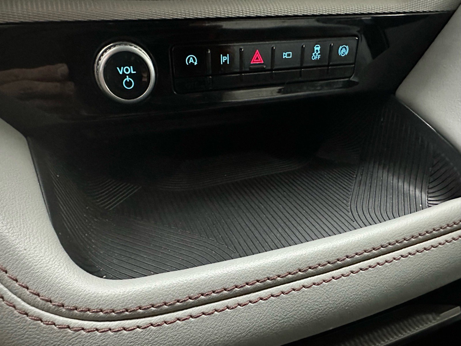 Certified 2025 Ford Explorer Active w/ Active Comfort Package image 40