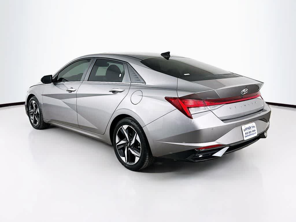 Used 2022 Hyundai Elantra Limited FWD image 4