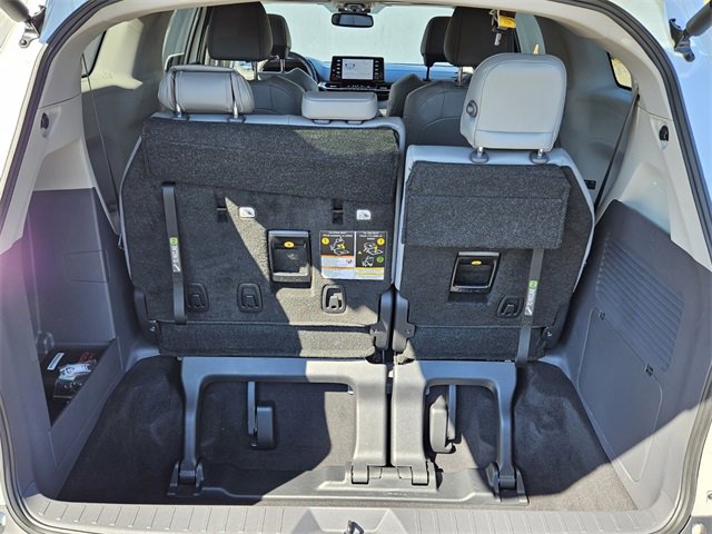 Used 2023 Toyota Sienna XLE image 19