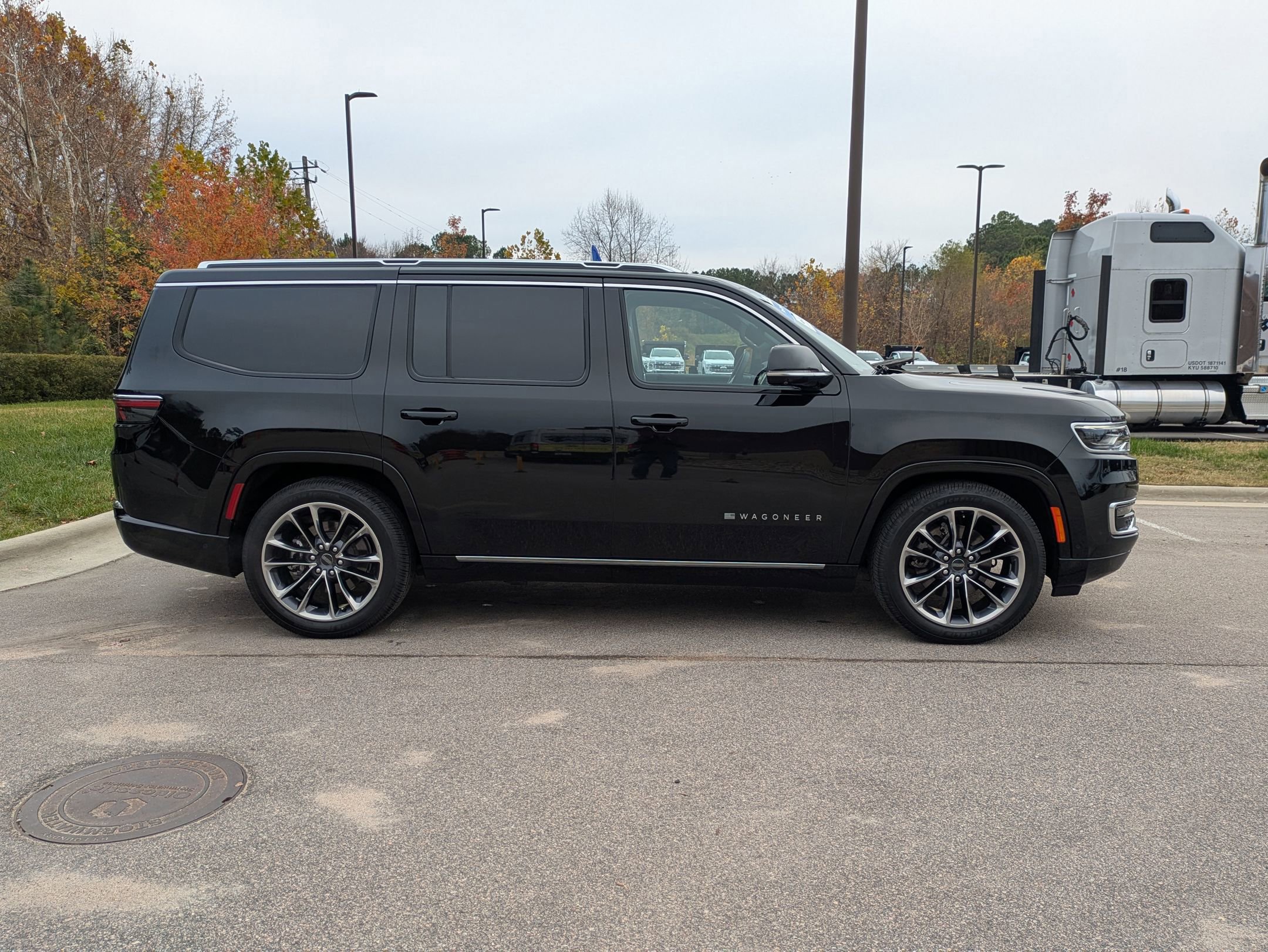 Used 2024 Jeep Wagoneer Series III w/ Premium Group I image 7