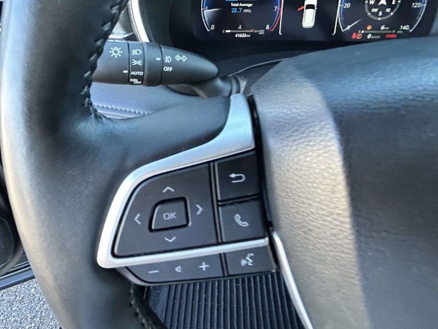 Used 2023 Toyota Highlander Platinum FWD image 33
