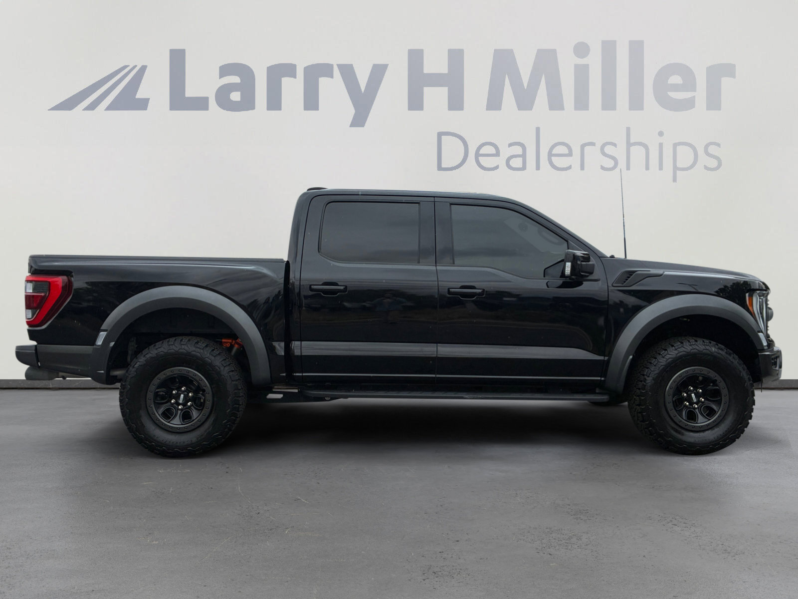 Certified 2023 Ford F150 Raptor w/ Raptor Carbon Fiber Package AWD/4WD image 6