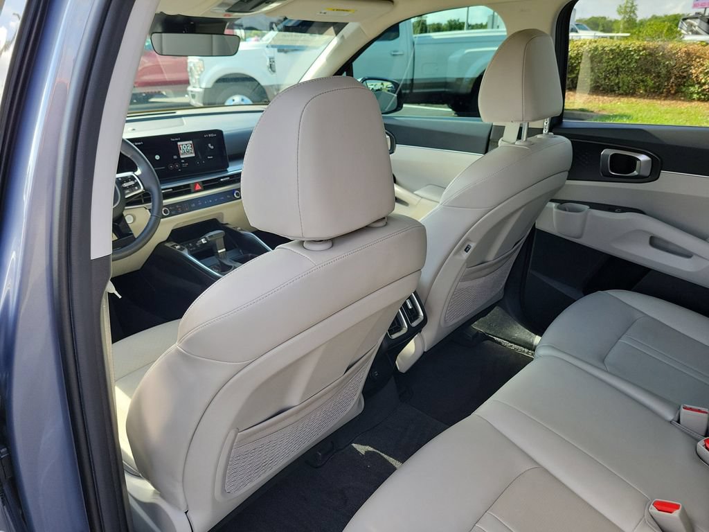 Used 2025 Kia Sorento S FWD image 8