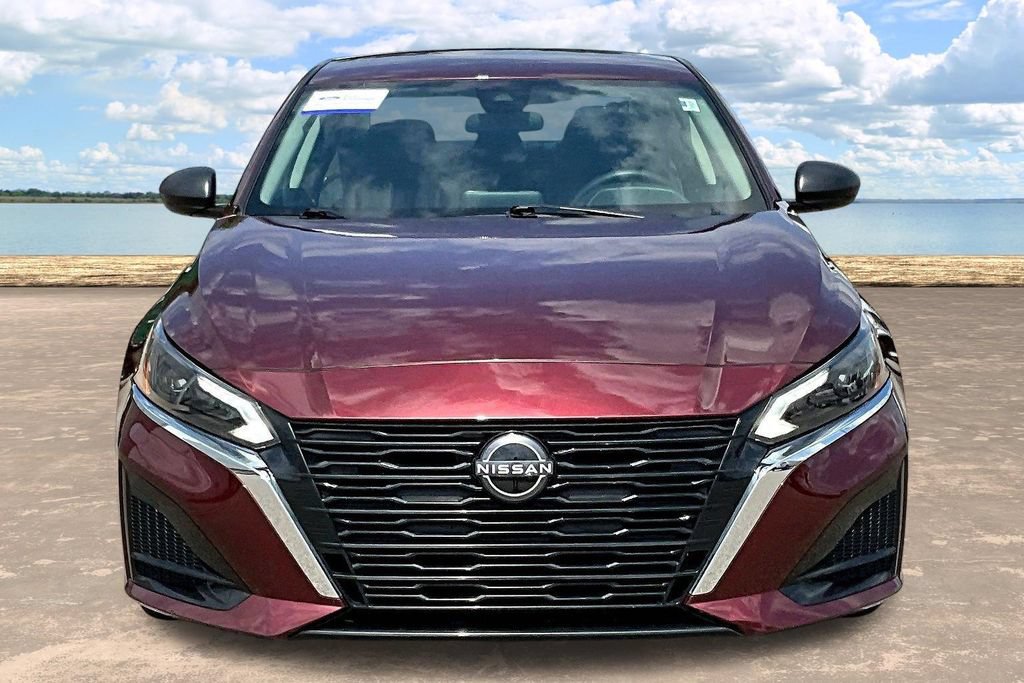 Used 2025 Nissan Altima 2.5 SV FWD image 2