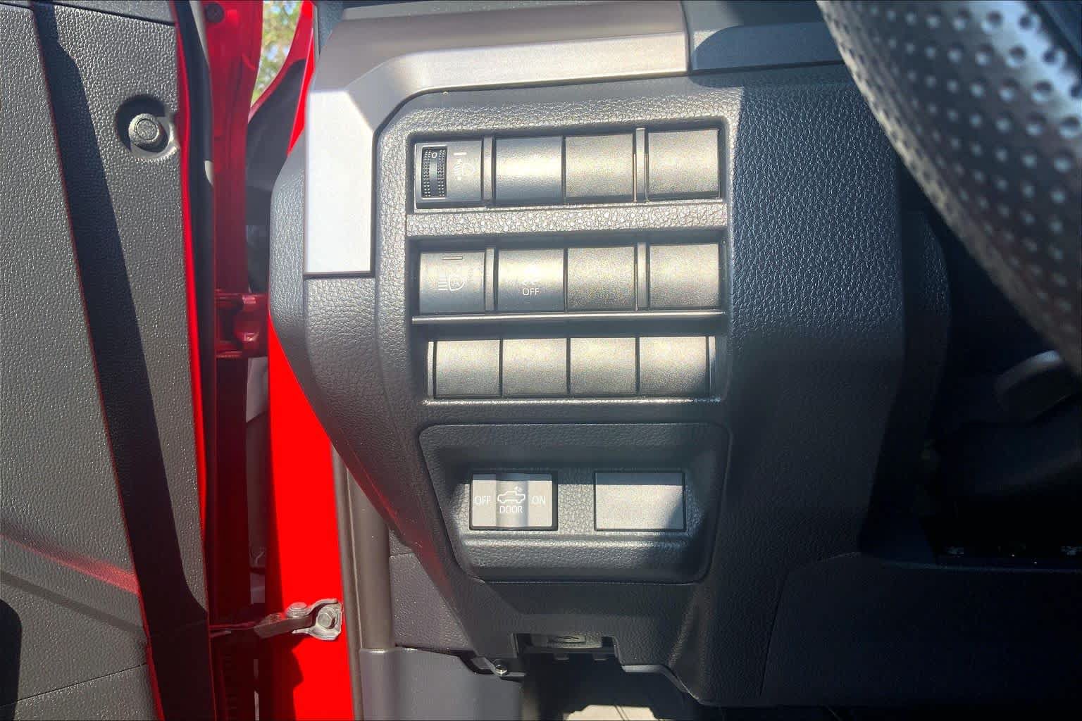 Used 2025 Toyota Tacoma SR5 AWD/4WD image 36