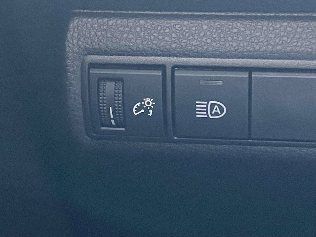 Used 2025 Toyota Corolla LE FWD image 30