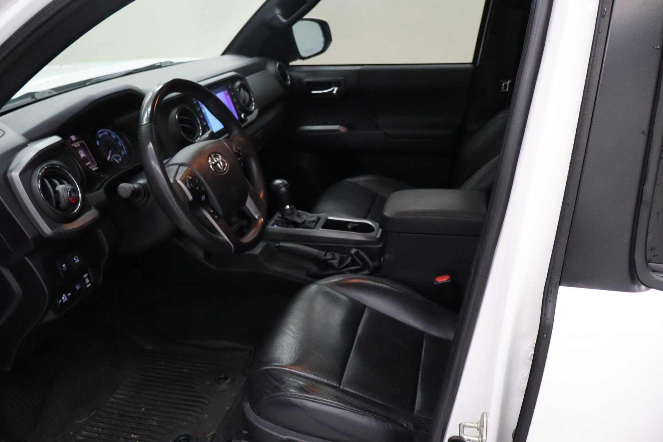 Used 2020 Toyota Tacoma TRD Off-Road w/ TRD Premium Off Road Package image 26