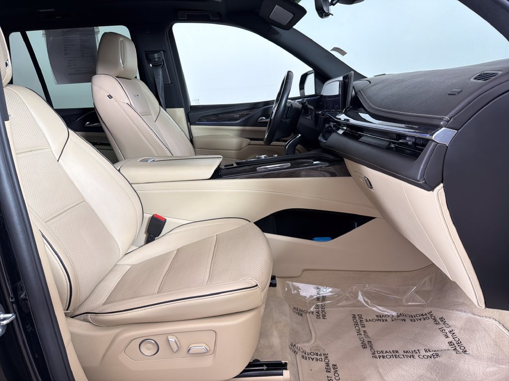 Used 2024 Cadillac Escalade Premium Luxury AWD/4WD image 23