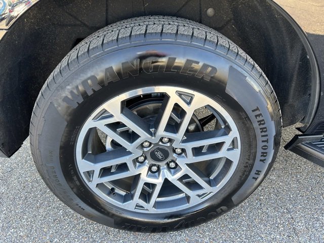 Certified 2025 Ford Expedition Active image 12