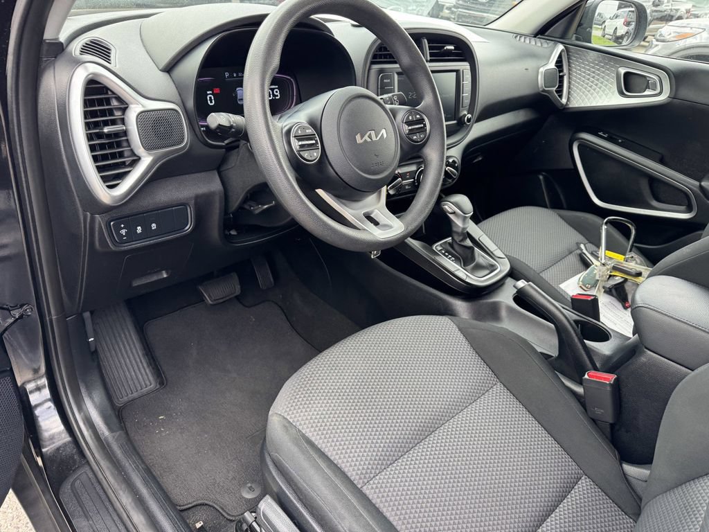 Used 2024 Kia Soul LX w/ Option Group 015 FWD image 13