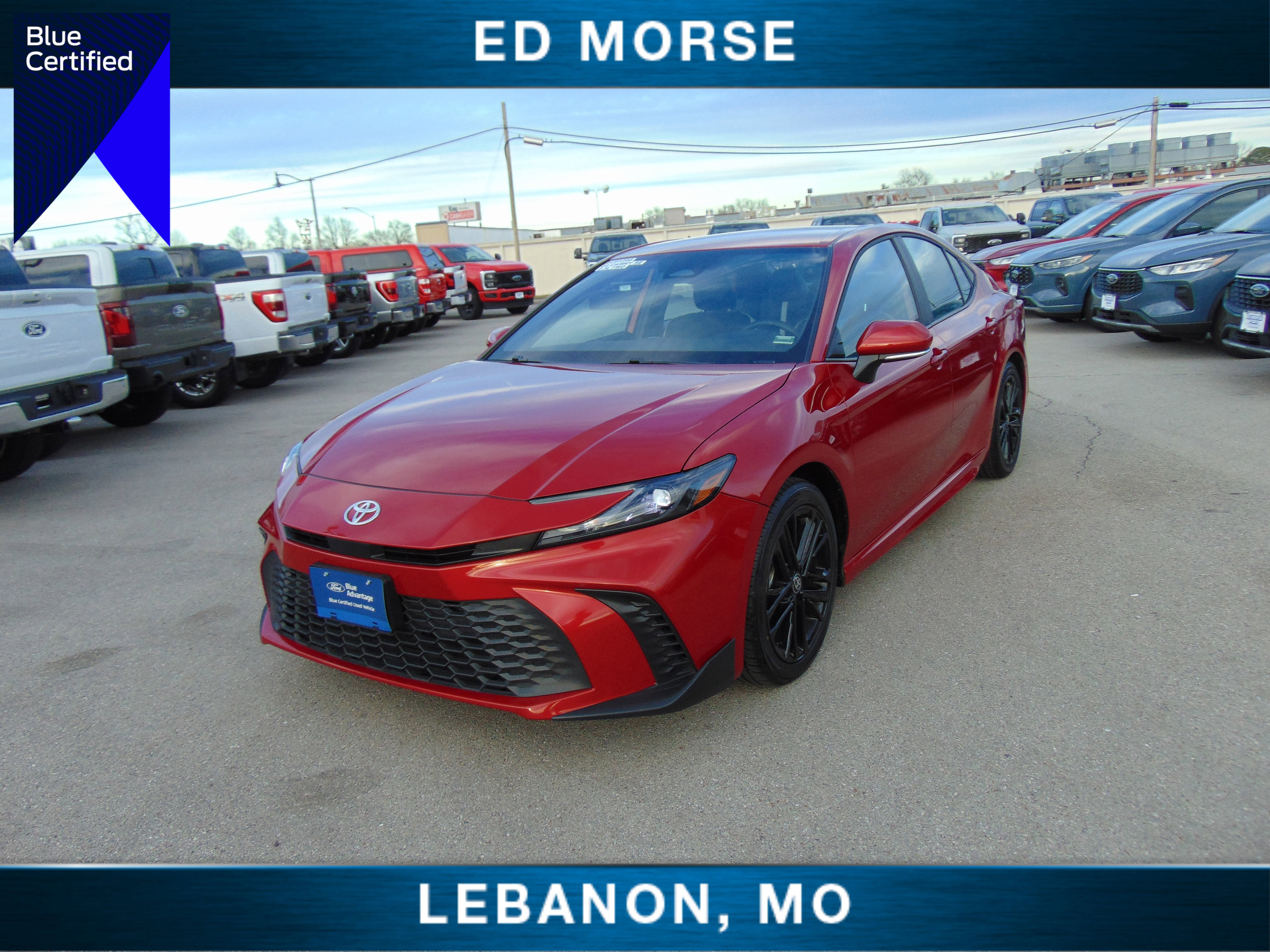 Used 2025 Toyota Camry SE image 1