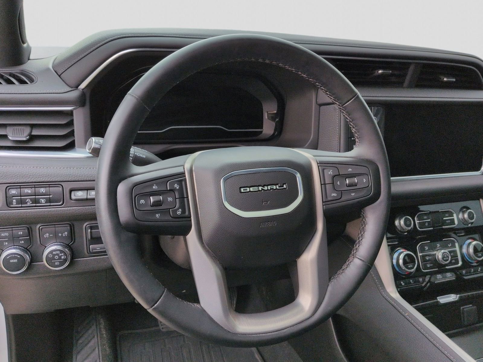 Used 2024 GMC Yukon XL Denali w/ Max Trailering Package image 17