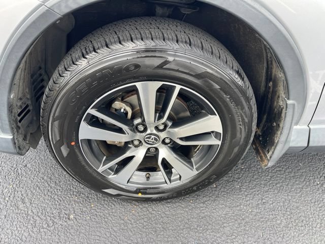 Used 2018 Toyota RAV4 XLE FWD image 3