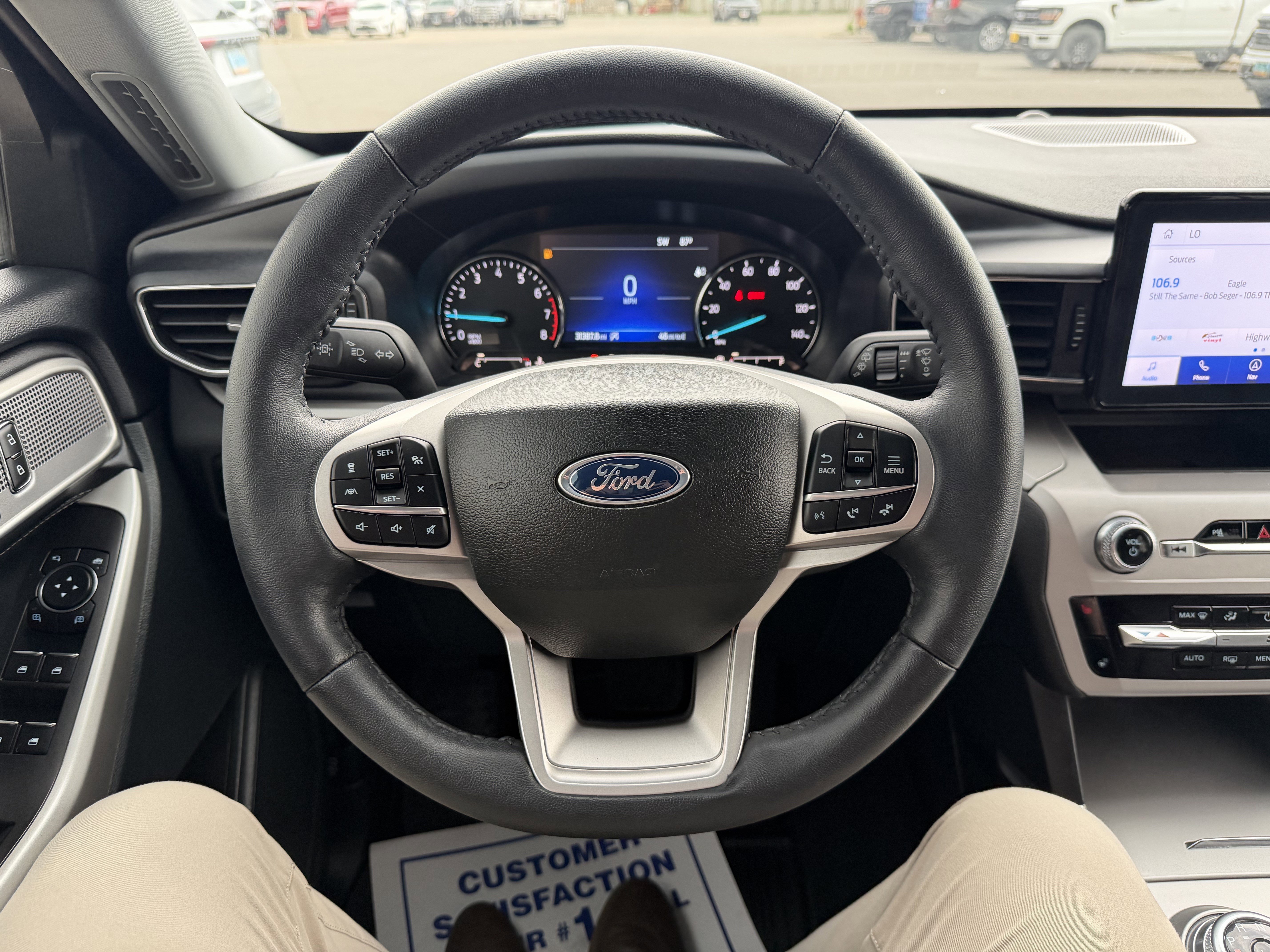 Certified 2023 Ford Explorer XLT w/ Equipment Group 202A AWD/4WD image 9